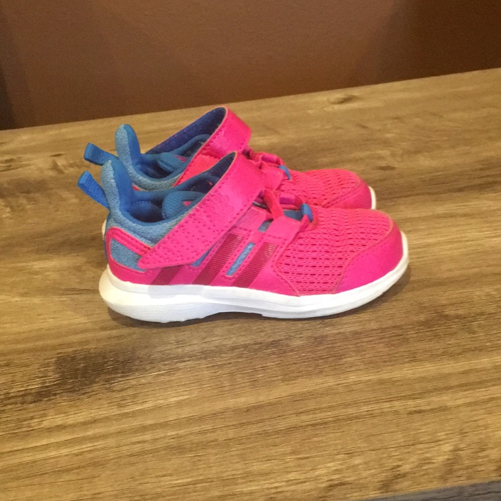 Toddler adidas like new !